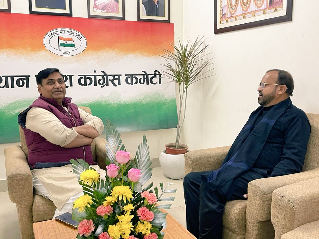 SanyamLodha66's tweet photo. जयपुर में गोविंद सिंह जी डोटासरा से मुलाकात कर उनके पुनः प्रदेश कांग्रेस अध्यक्ष नियुक्त होने पर बधाई दी और राजनीतिक हालातों पर चर्चा की।

@GovindDotasra @INCRajasthan https://t.co/XHzq8wr6KZ