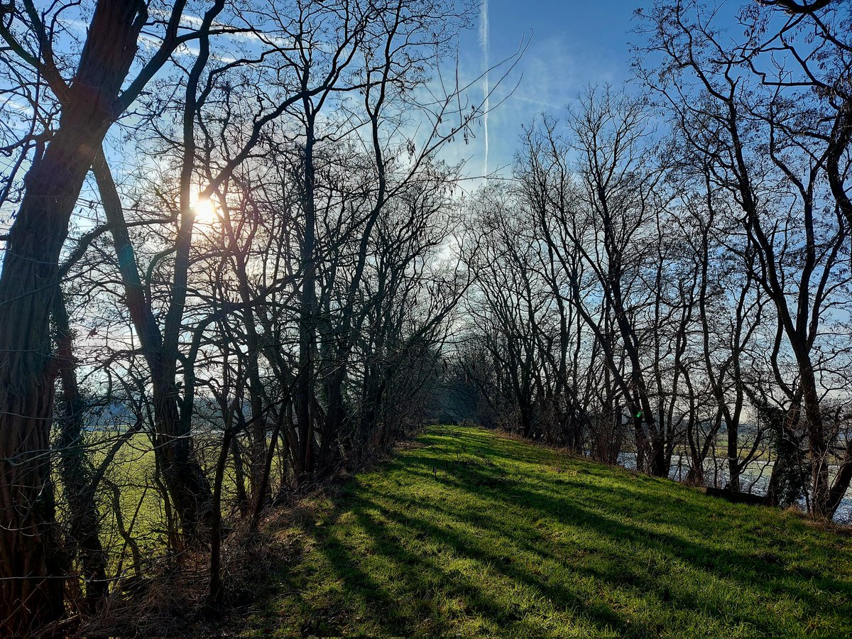 Hawk1955The's tweet photo. Gestern in #Issum am schönen #Niederrhein: erst #Geocaching, dann Kultur 😃. https://t.co/ZmuYn6HUtf