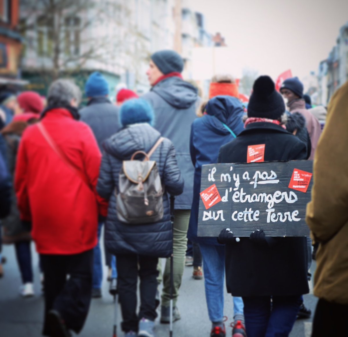 moicmath's tweet image. C’est un soulagement, dans cette période de grande résignation de constater la belle mobilisation contre la loi Darmanin-Le Pen. Face au cynisme, à l’égoïsme, à l’inhumanité il y a encore des camarades pour se lever et défiler pour la fraternité et la solidarité ! #Immigration