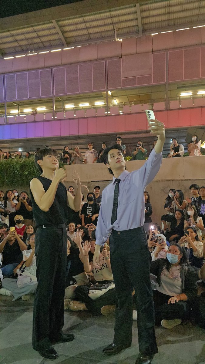 Siwat666666's tweet photo. สวัสดีครับผมนาย Titanium Yellow 🖤
#GalaxyExperiencexPromMark 
#GalaxyExperience
#พร้อมมาร์ค
#prompayy #MSIWAT https://t.co/c8OZ8h9YjL
