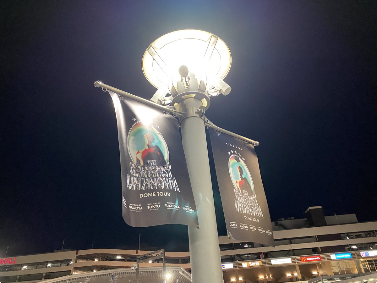 valshamm's tweet photo. 冷静にケガ心配だけど、流血しながらピアノやギター演奏する姿が生命力強くてかっこよすぎてすごいもの見た気がする https://t.co/N9D8Pfni9v
