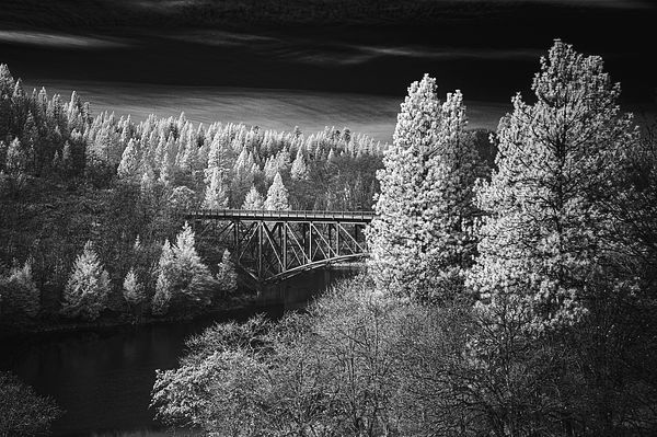 Lake Britton Bridge - Shasta County California - 830 nanometer near infrared image.

Prints available:
buff.ly/3SqvgJZ 

#bridge #infraredphotography #blackandwhitephotography