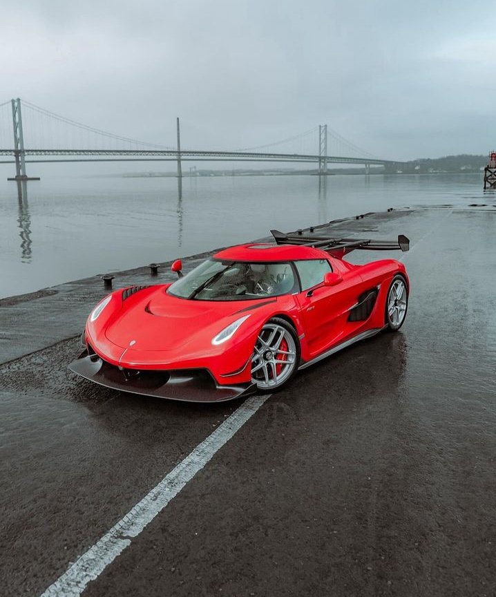 MSerpero's tweet photo. 🇸🇪 Koenigsegg Jesko 🇸🇪
Motor:           V8 a 90°, biturbo.
Cilindrada:              5.065 cm3.
Potencia:                     1.625 CV. Posición del motor:     trasero.
Velocidad máx:       483 km/h.
Cambios:9v. semiautomáticos
Tracción:                          trasera. https://t.co/qg7SOWLKib