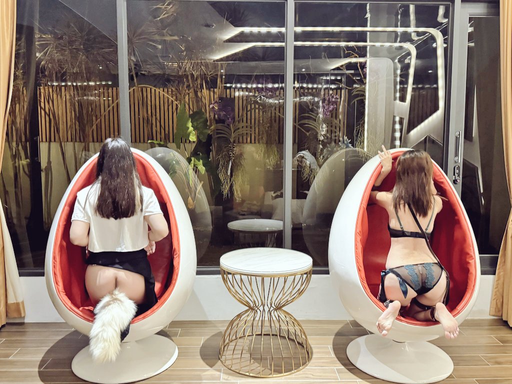 女大生與女老師  都好棒😊