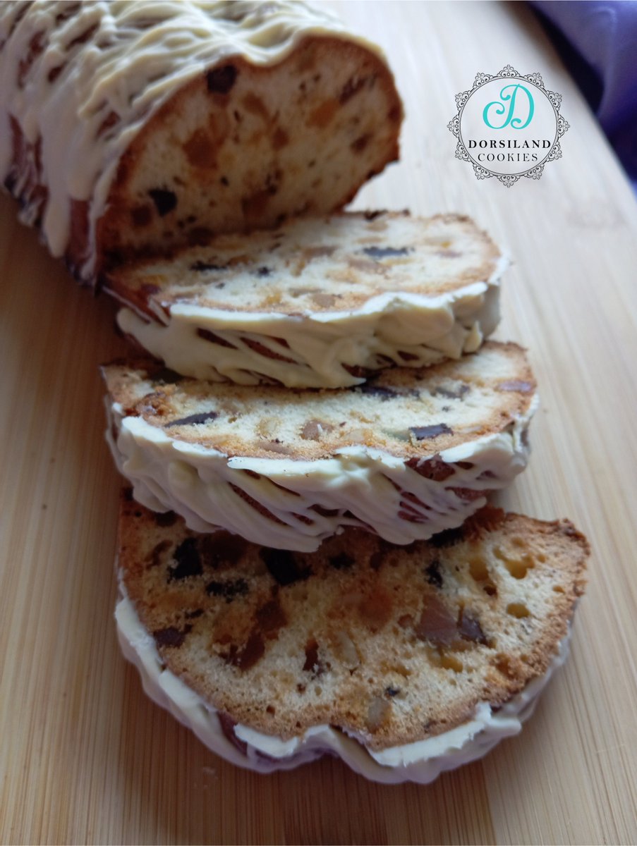 DoriUniverzuma's tweet image. Soft fruit loaf with white chocolate glaze
#dorsiland
#noweekendwithoutcookies
#fruitbread