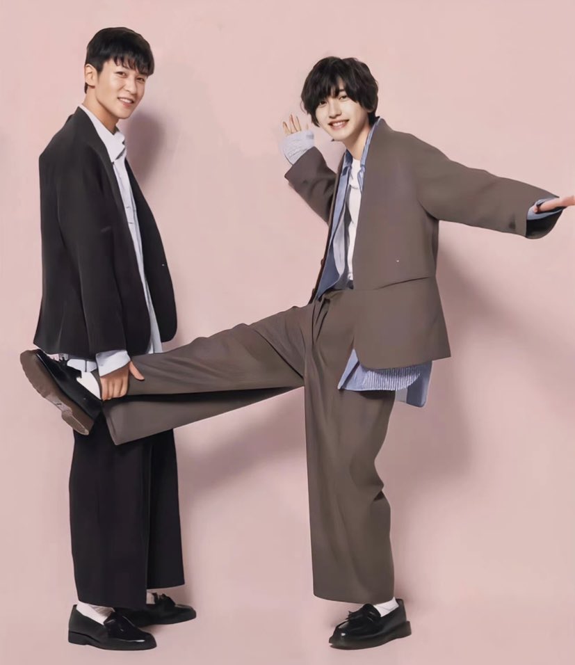 MEMEMICHI210327's tweet photo. 🖤めめみち表紙第五弾_写真⑪ 💗

#目黒蓮 #道枝駿佑 
#めめみち雑誌お祭り
#めめみち 消えた初恋続編希望
#메구로렌 #미치에다슌스케
#메메밋치 #사라진첫사랑
#meguroren #michiedashunsuke
#mylovemixup #mememichi #idaaoki https://t.co/0rKvInAzHJ