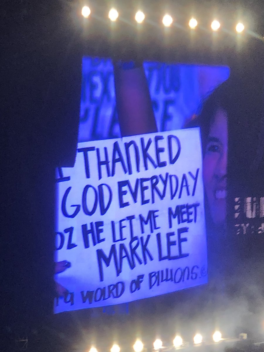 lmknaked's tweet photo. to whoever raised this banner🥹 i love you🥹 https://t.co/8A9l51yQqu