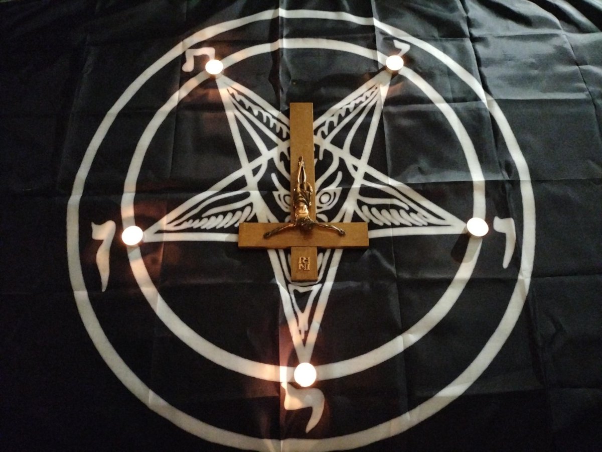 DEMON Carolynn tweet media