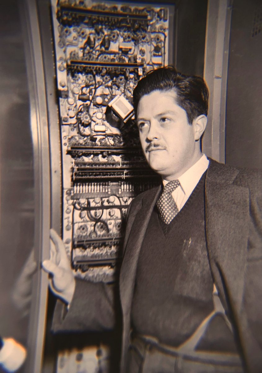 AGNMex's tweet photo. #UnDíaComoHoy, pero de 1963, se realizaron las primeras transmisiones de televisión a color gracias al sistema inventado por el mexicano Guillermo González Camarena. https://t.co/baPsrkVSso