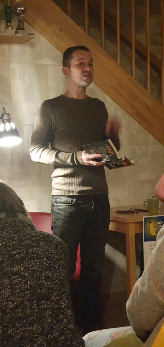 meissner_nancy's tweet photo. Gestern war die 7. Lesenacht an der M8. Unter anderem mit Bestseller-Autor Vincent Kliesch
https://t.co/m9U9etWB6D

#lesung #zebra #vincentkliesch #lesenacht #bestseller #thriller #berlin #marzahn #m8 #bücher #vorlesen #samstag #humor #brittawulf #location #genre https://t.co/J2SNZS2ALI