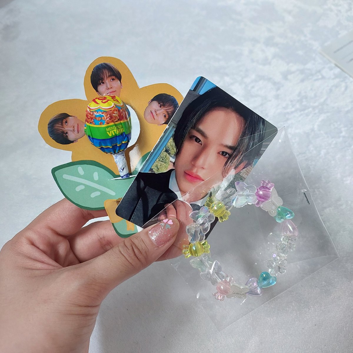 kopilatujuh's tweet photo. Thank you @lambeseungkwan udah ngadain #RunToBoo🧡
Start-nya sendiri bareng mama dan baru ketemu grup lagi rame horanghae di Bundaran HI😂 thank you yang udah ngasih cute candy di Bundaran HI dan kakak yang ngasih gelang cantik di bus🥹🧡 https://t.co/FcHzU0fx9P