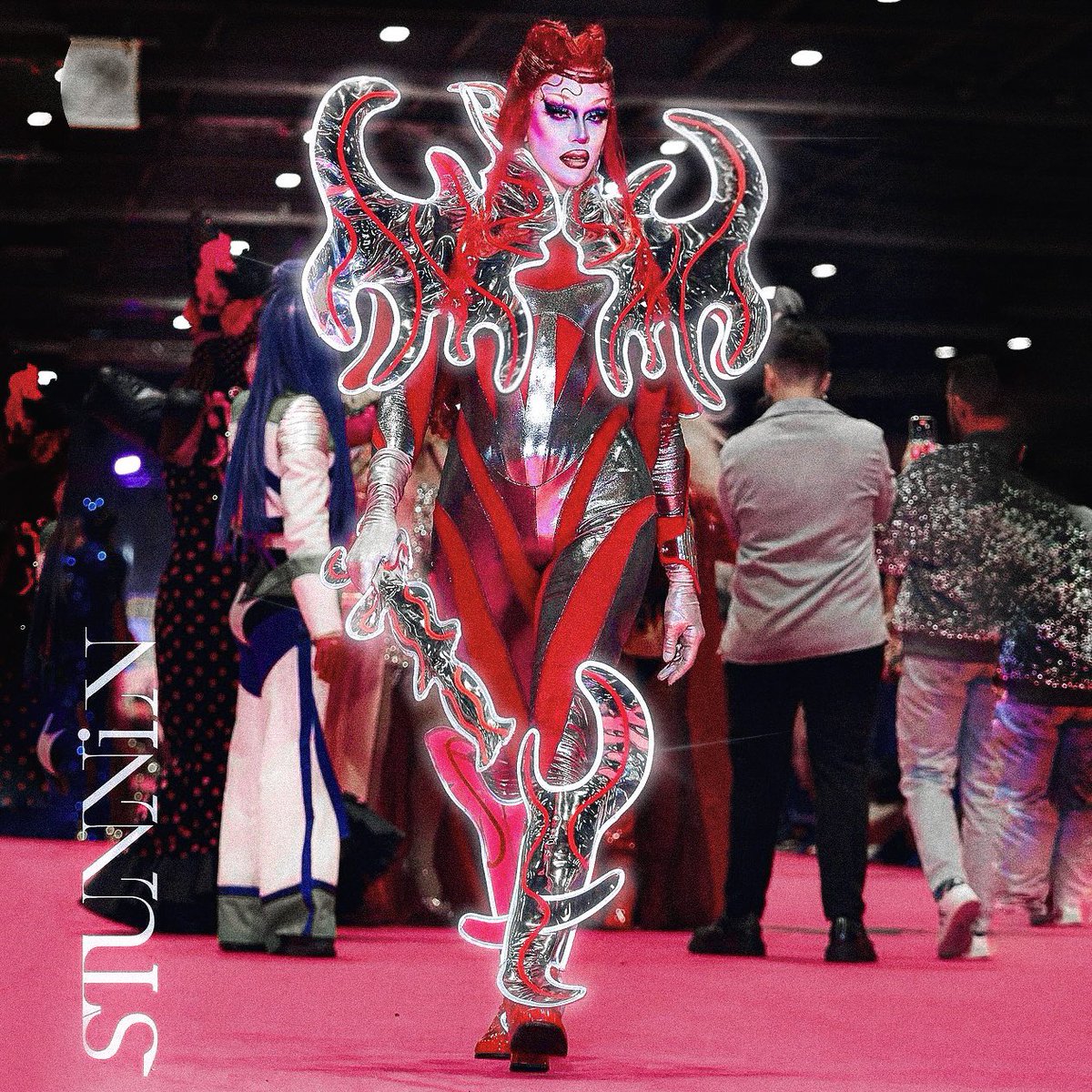 aritzdelahera's tweet photo. 👽 Custom DELAHERA para mi alienígena favorita @onyxunleashed ⛓️
No sabéis lo fuerte que me parece ver un look mío en la Pink Carpet de la DragCon 😭❤️
Fantasía reflectante y brillante metalizada 🗡️🔗 https://t.co/x0Kw0n58ZB