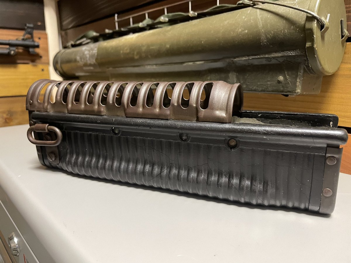 cobra6221's tweet photo. M60廃棄品ハンドガードリビルトチャレンジ
リベット風ビス表面処理も終わり、難儀しましたが板ナット固定も無事クリヤー!
完成です♪
#M60
#BMINDUSTRY https://t.co/SC2d9ALI5J