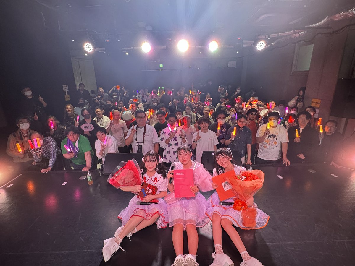 budou_idol's tweet photo. 2018年8月から始まったぶどう党、本日無事に解散ライブが終了しました🍇

約5年半、本当にありがとうございました🙇‍♀️

素敵なお客様と最高のメンバーに恵まれて、幸せな6年間でした‼️

#ぶどう党 https://t.co/1nwhmy3i5o