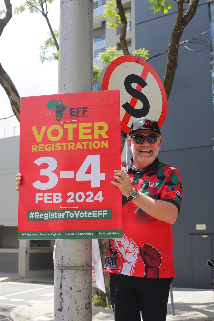 niehaus_carl's tweet photo. This afternoon we painted my hood of Rosebank RED! My @EFFSouthAfrica Branch is Ward 117, and together with my Branch Chair, Fighter #LondonNama, and Fighter #SechabaSono, a member of the #EFF Regional Command Team (#RCT), and fellow Fighters, we have put up #EFFVoterRegistrationPosters for the #VoterRegistration weekend of 3 - 4 February 2024, everywhere.
My Voting District (VD) Voting Station is Rosebank Primary School, and I am the #EFF VD coordinator there.
All eligible voters are urged to register to vote for the @EFFSouthAfrica
#2024IsOur1994!
VivaEFF!βπΎ
#VOTEEFF!βπΎ
#JuliusMalemaForPresident! βπΎ
A LUTA CONTINUA! βπΎ