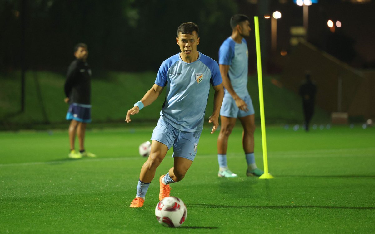 IndianFootball's tweet photo. .@SureshWangjam determined to break barricades against Syria 🇸🇾

Read 👉🏼 https://t.co/78AKy3CN3K

#AsianCup2023  #BlueTigers 🐯 #IndianFootball ⚽ https://t.co/mKAQxScfLh