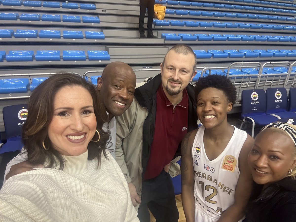 Hanging courtside w/ ⁦@davorimac⁩ after win in Istanbul !! #Family #worldwide ⁦@YMAnder12⁩ @marcheita ⁦@CoachJodi_⁩