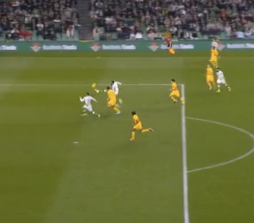 Hamza8Barca's tweet photo. Remember when Barça’s goal was disallowed because one of our players jumped for the ball but didn’t touch it?

Same thing here but the goal is given. 

HOW MUCH MORE CORRUPTION ARE WE SUPPOSED TO FACE?????? https://t.co/8lggVV1BBs