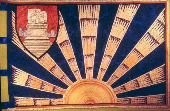 fir_bolg's tweet photo. two sunburst banners of the irish volunteers, the first belonging to the dublin brigade and the second the limerick city regiment, c. 1914-16 https://t.co/mIXmLMY7DI