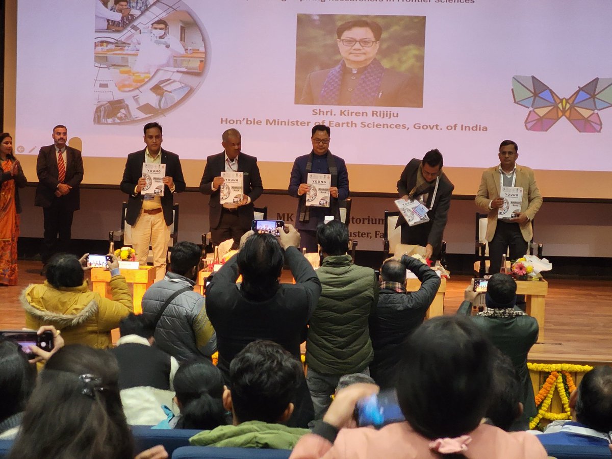Rajnish_IITR's tweet photo. *Glimpses*
#IISF2023 Young Scientists Conference was Inaugurated by Honorable Cabinet Minister Earth Sciences, Government of India, Shri @KirenRijiju Ji and Dr M Ravichandran, Secretary Earth Sciences. He also released a compendium of 426 abstracts of the Young Scientists. https://t.co/rrUOueFrzI