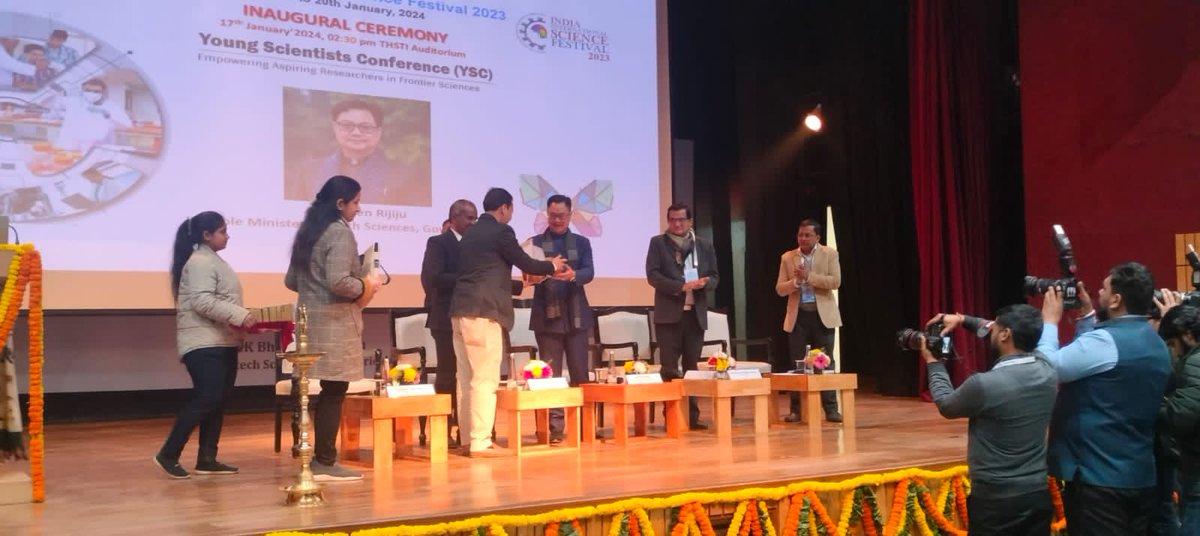 Rajnish_IITR's tweet photo. *Glimpses*
#IISF2023 Young Scientists Conference was Inaugurated by Honorable Cabinet Minister Earth Sciences, Government of India, Shri @KirenRijiju Ji and Dr M Ravichandran, Secretary Earth Sciences. He also released a compendium of 426 abstracts of the Young Scientists. https://t.co/rrUOueFrzI