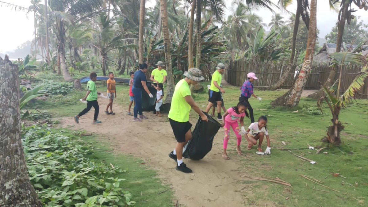 senafrontpanama's tweet photo. El #PloggingSNF en #BATFLU #BATFEL #BATCEN #BRICAR #BATPO unen a los niños en las diferentes comunidades con el objetivo de enseñarles sobre la importancia de cuidar el medio ambiente, a través de hábitos saludables desde una edad temprana.
#OrgullosoDeSerFronterizo https://t.co/lWgGkhRGHC