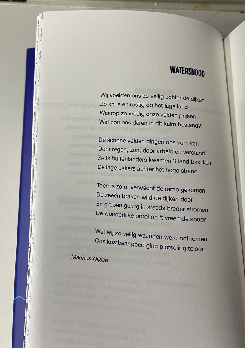 Net was ik bij de gezellige nieuwjaarsreceptie van @D66Zeeland, waar ik deze mooie dichtbundel 🙏🏻 kreeg ‘Dichter bij water’ @wnm1953. Gedichten gaan over de Watersnoodramp uit 1953 en ook over de toekomst van het water.