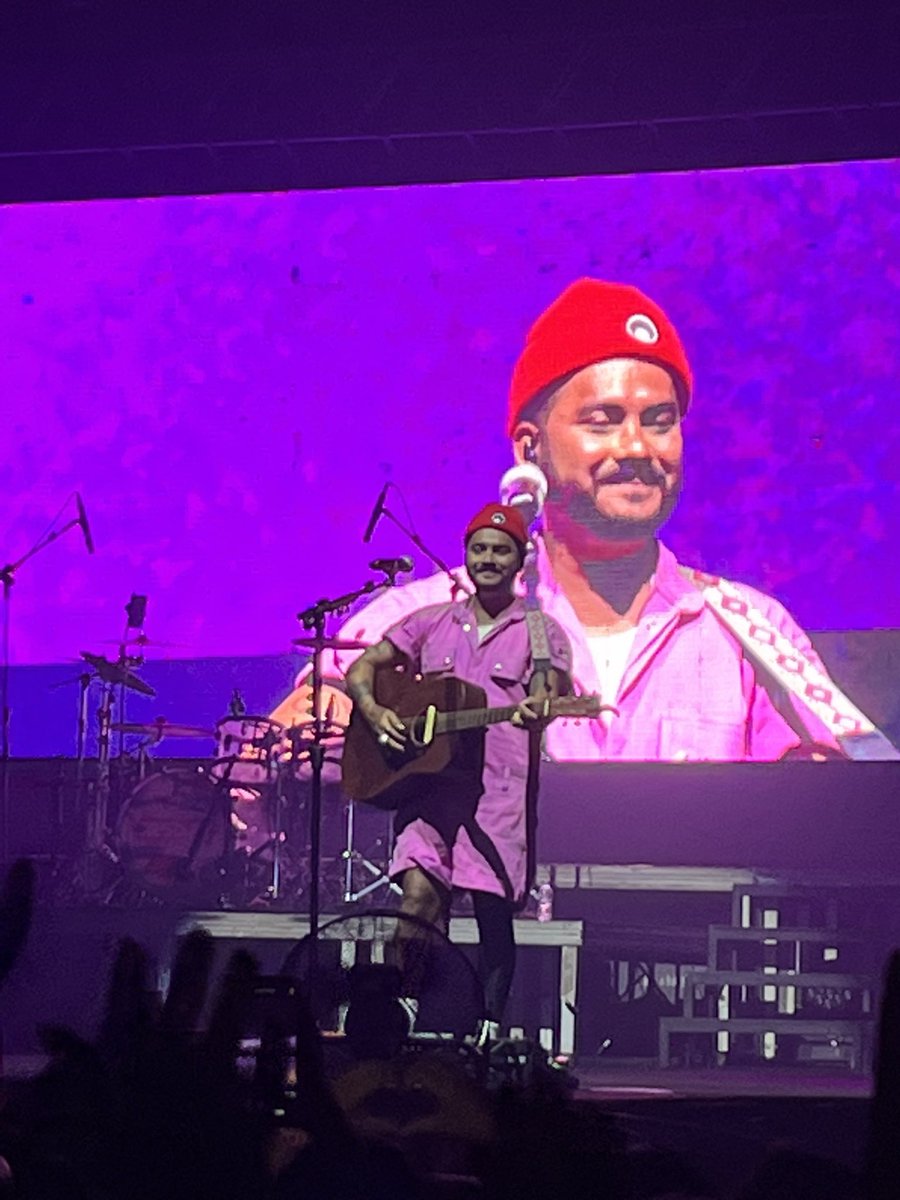 oxelanza's tweet photo. @pelanza @eupelu @kobarestart @thomasrestart obrigada pela noite de ontem, vai tá sempre marcado na memória! Amo vocês! 💚💗💙🧡❤️ https://t.co/PvJuVBF65U