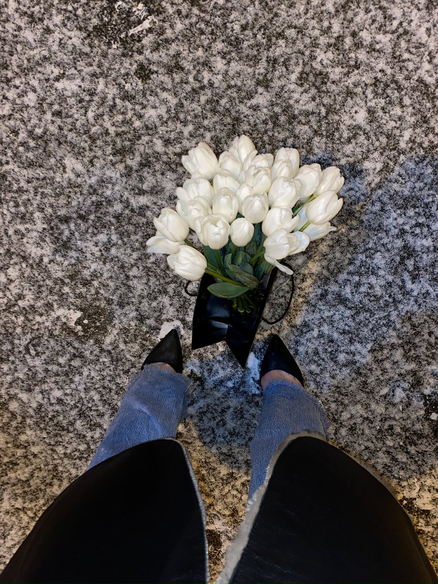подарил мне цветы на свидании влюбляемся?