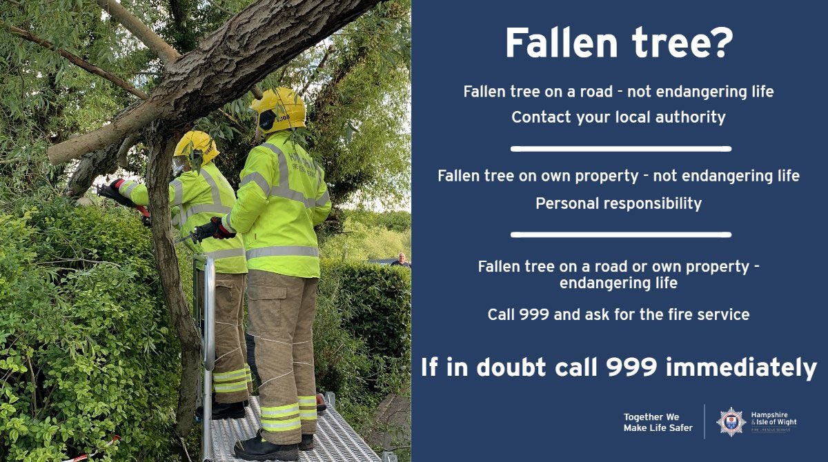 ⚠️ Extremely strong winds caused by #StormIsha are forecast this evening. 🌳 If you come across a fallen tree follow the advice below and only dial 9⃣9⃣9⃣ if there is an immediate risk to life. Be careful and stay up to date with the latest at @metoffice.