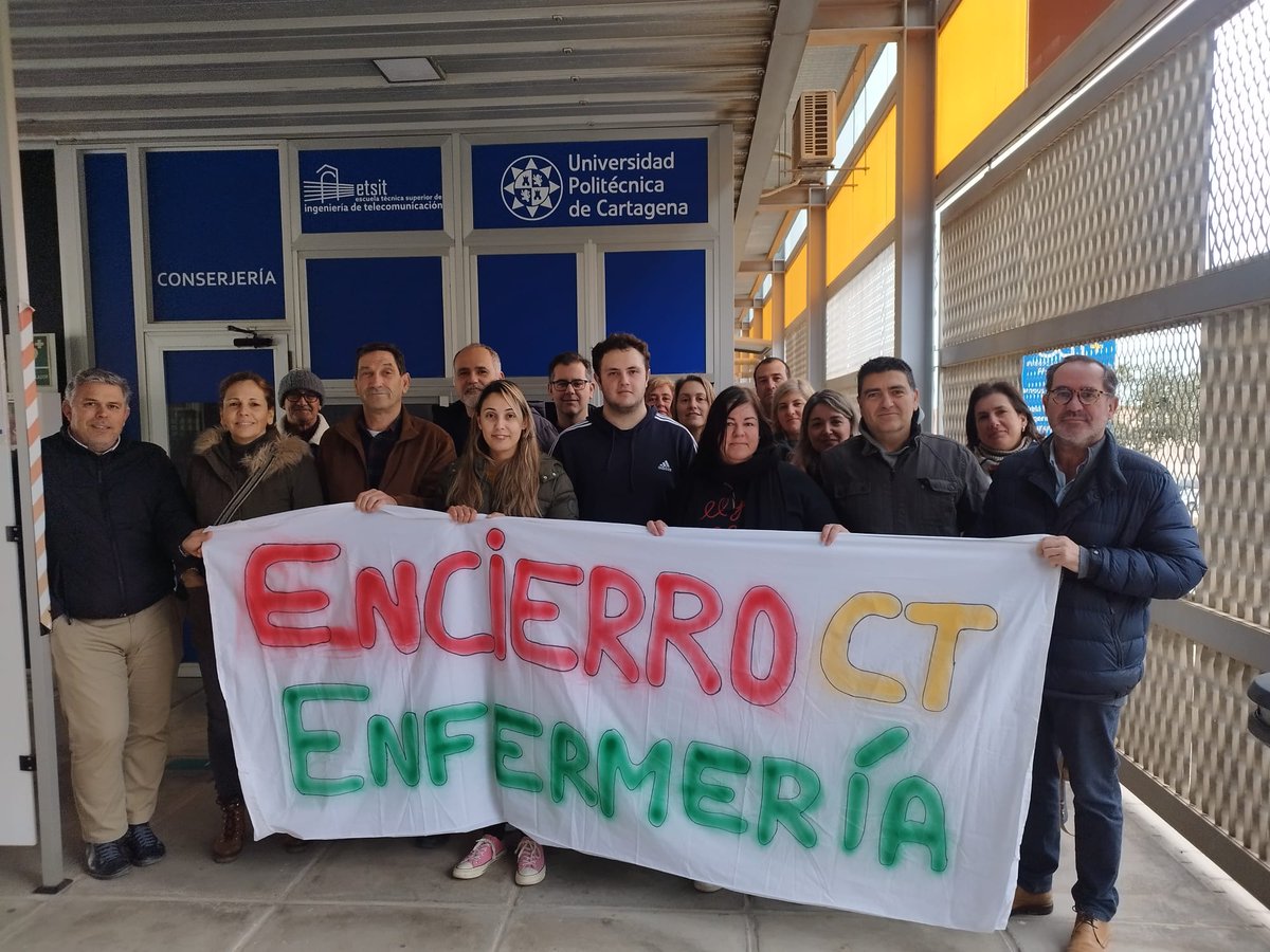 Esta mañana hemos estado apoyando a nuestros jovenes x ldefensa de una Escuela de Enfermería en plenas condiciones. El #centralismo de San Esteban nos ahoga por demasiados derroteros, tambièn en nuestra educación superior ¡Estamos con vosotros! 💪🏻