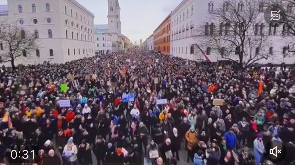 Die Hunderttausende haben weder gegen die 🚦demonstriert noch einfach “gegen rechts”. Sie sind gegen die faschistische AfD auf die Straße gegangen und zur Verteidigung unserer Demokratie.