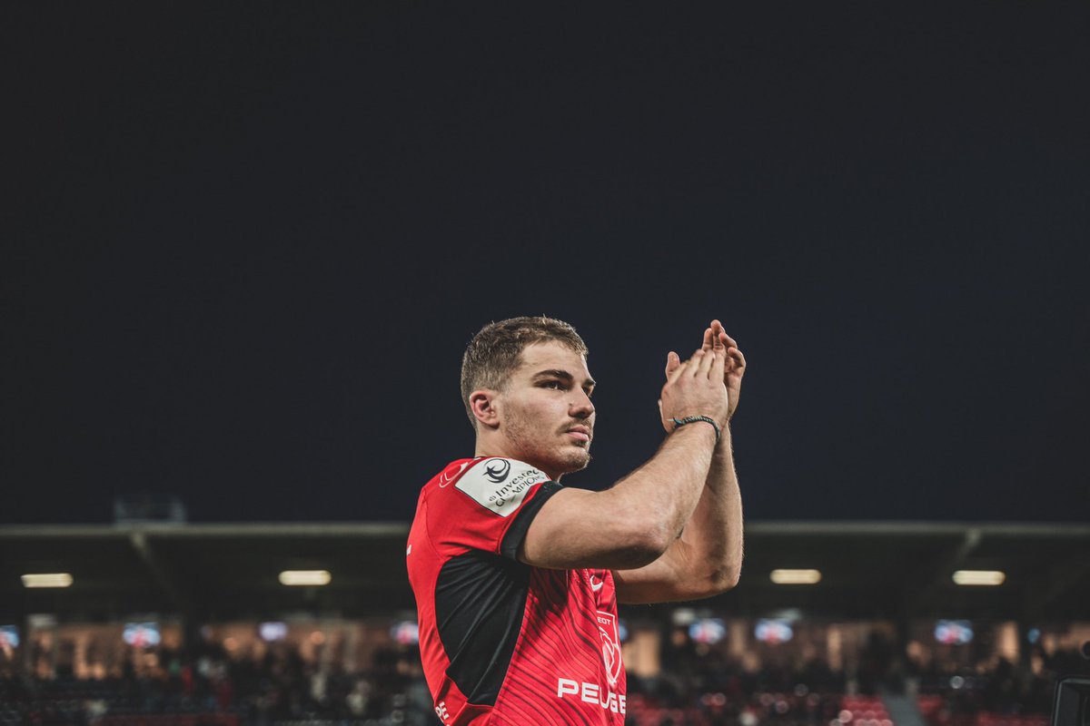 StadeToulousain's tweet photo. Happy end 😁

#STBAT https://t.co/vqP461Hn9G