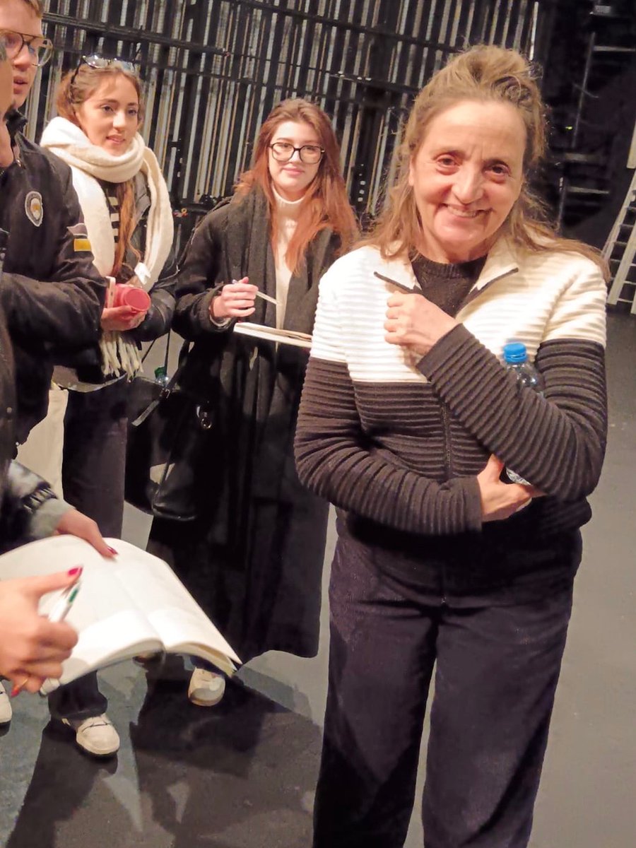 🎭 Les élèves de la spécialité théâtre ont rencontré la comédienne Dominique Blanc vendredi 19 janvier, au CDN de Sartrouville. L'oeuvre de cette comédienne est au programme du bac, les élèves étaient ravi•es d'avoir cette opportunité !
lyc-stexupery-mantes.ac-versailles.fr/Les-eleves-de-…