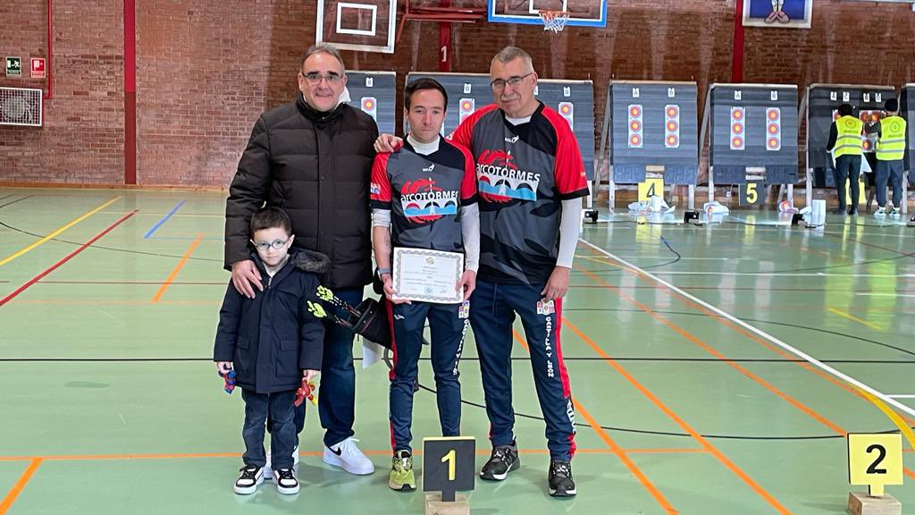 Un placer pasar la mañana en Valladolid con mi buen amigo Daniel Martín Daniel Martín Anaya y familia y poder apoyarle en el Campeonato de Castilla y León de Tiro con Arco. Enhorabuena por la gran Competición realizada. A ver si pronto puedes entrenar con los medios que mereces.