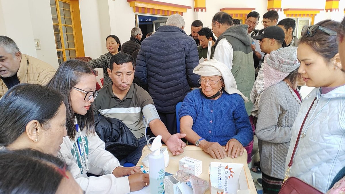 mopr_goi's tweet photo. #ViksitBharatSankalpYatra seeks to ensure that citizens/ eligible beneficiaries receive the benefits of Government's welfare programs.
Glimpses of #VBSY programme in #Namli Gram Panchayat Unit #GPU under #Martam Block in #Sikkim's #Gangtok District.
#HamaraSankalpViksitBharat https://t.co/bD9QUg8tBp