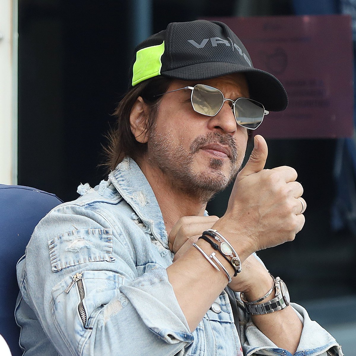 #ChakDe! 💜
𝑩𝒂𝒂𝒅𝒔𝒉𝒂𝒉 and our boss are here, cheering for our Knights! 👑
#ShahRukhKhan @iamsrk 
#DVvADKR #WeAreADKR #AbuDhabiKnightRiders #DPWorldILT20