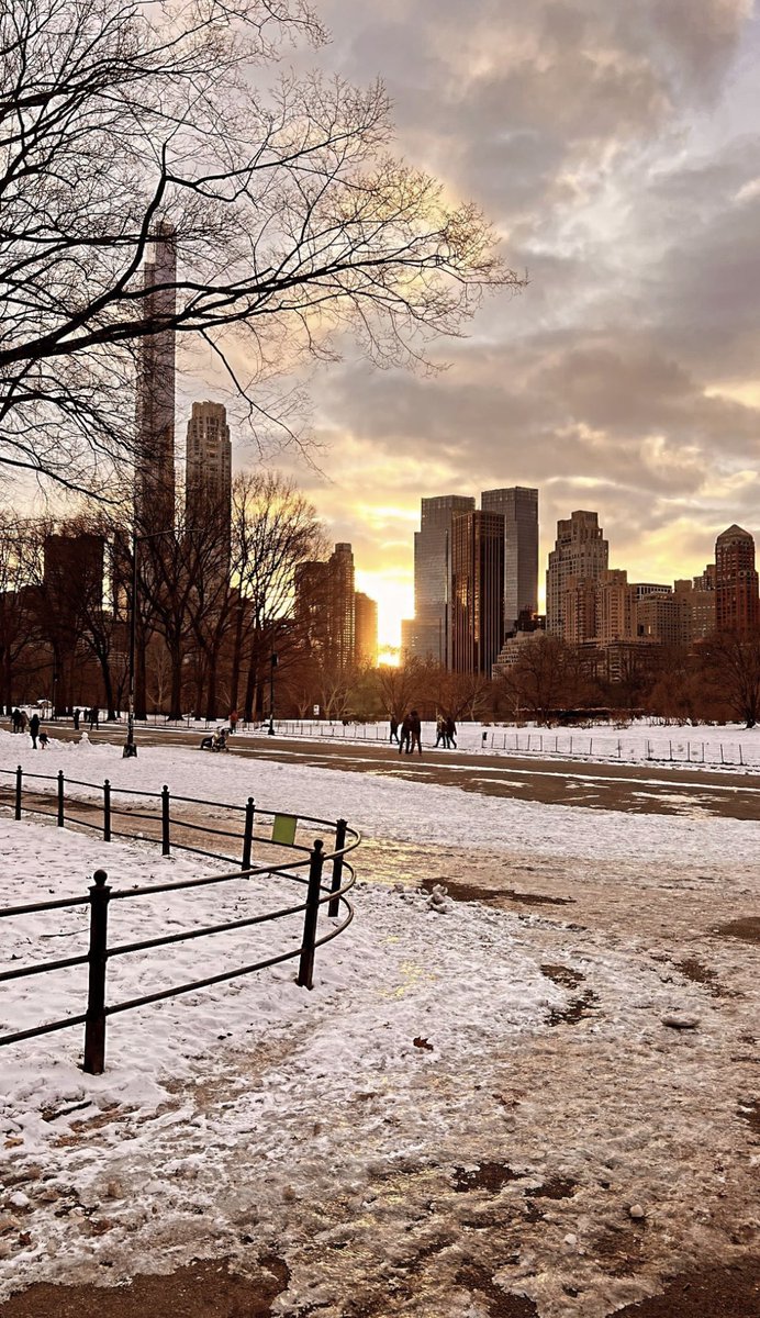 Antonio Banderas tweet media