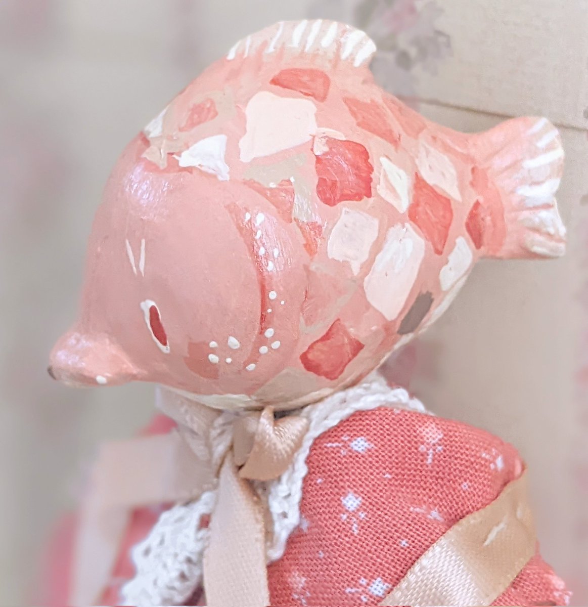 Wynfred1840's tweet image. handmade rosey carpdoll,
Januar 2024.