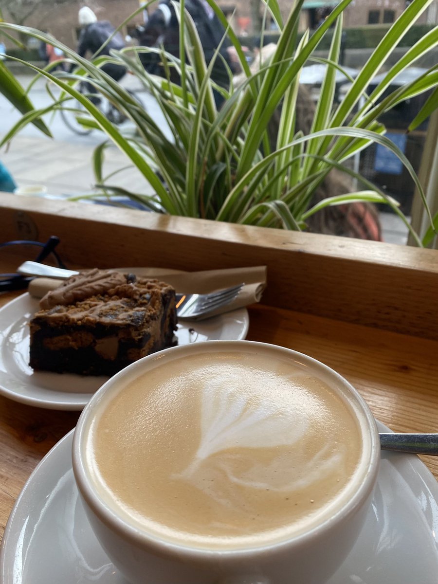 Nipped into town to finally buy a replacement pair of @DrMartens 939 BEN boots and then treat myself to coffee+cake at the lovely @BridgesCamb