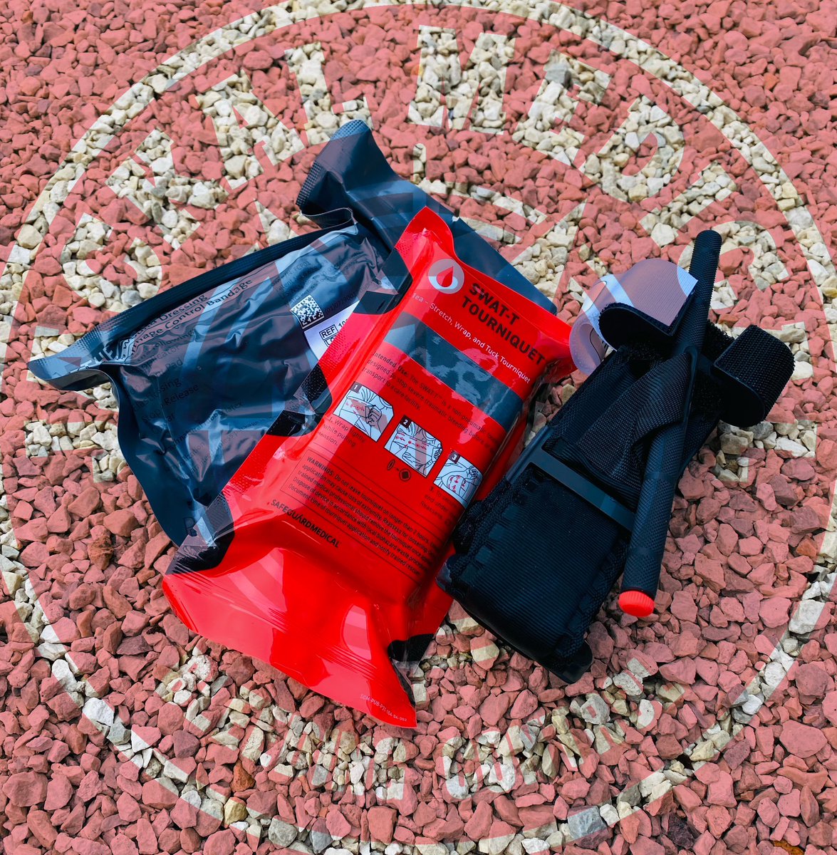 JackalMedical's tweet photo. The essentials! You don’t have to spend a fortune to be prepared for #CatastrophicBleeding!
.
Simple, proven kit, tried &amp; tested!
.
If you are pulling your #TraumaKit together drop us a line, we’ll bounce some ideas off you, go from there!
.
#JackalMedical #GSW #PreHospitalCare https://t.co/cRtu5fs6YM