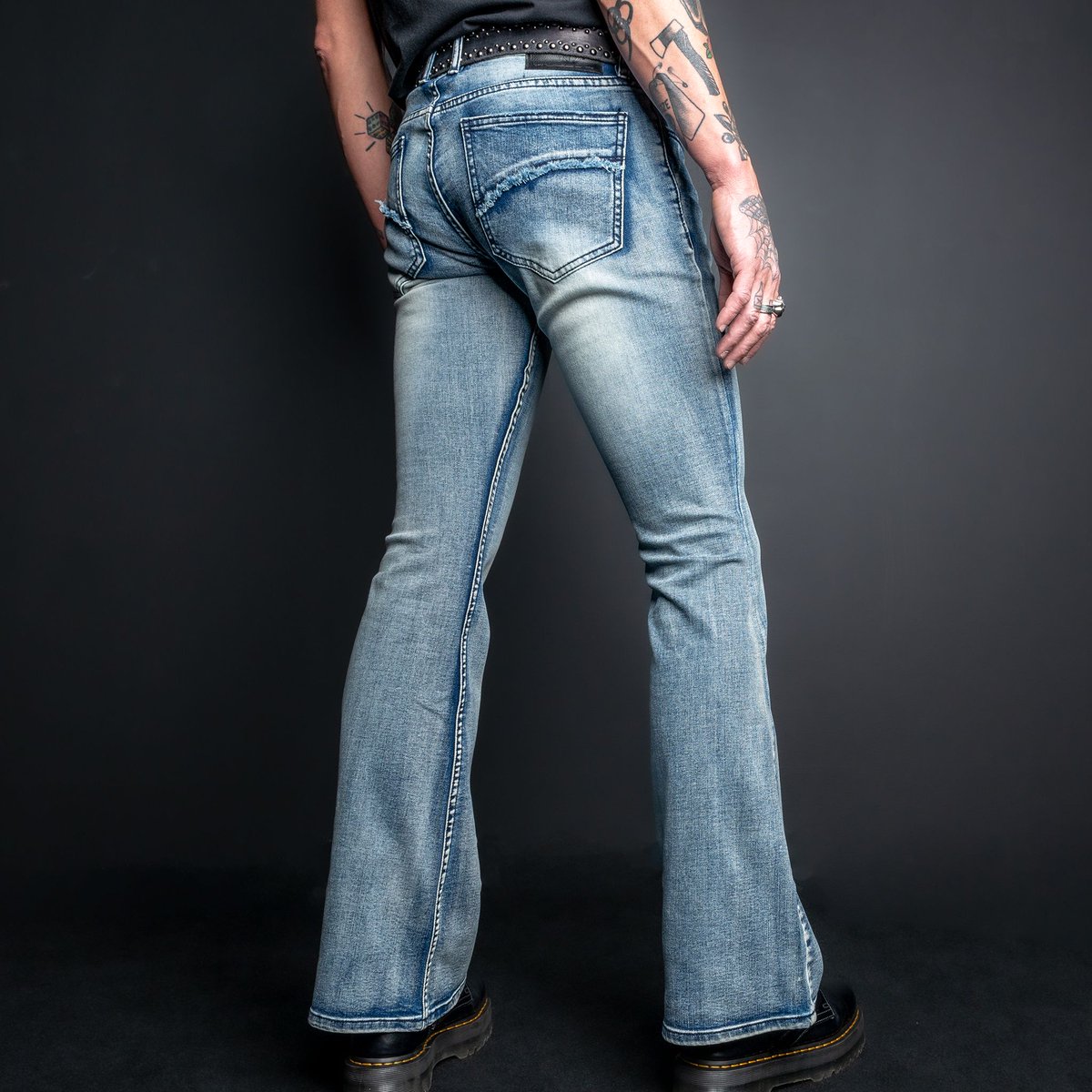 wornstar's tweet photo. Get your hands on the jeans that will become your go-to fashion essential! 👖 🤘
https://t.co/hZlHygVT9h
#wornstar #wornstarclothing #denimessentials #starchaser #flarecutjeans #classicbluedenim #wornintwearout #rocknrollforever https://t.co/pqtYZLTxKt