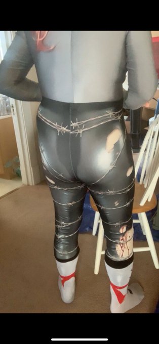 Silver spandex bodysuit Barbed wire leggings Pink wig High Christmas socks Part 2 https://t.co/P3P4r<a href="/tag/myxanniversary"class="tags"><span>#myxanniversary</span></a>