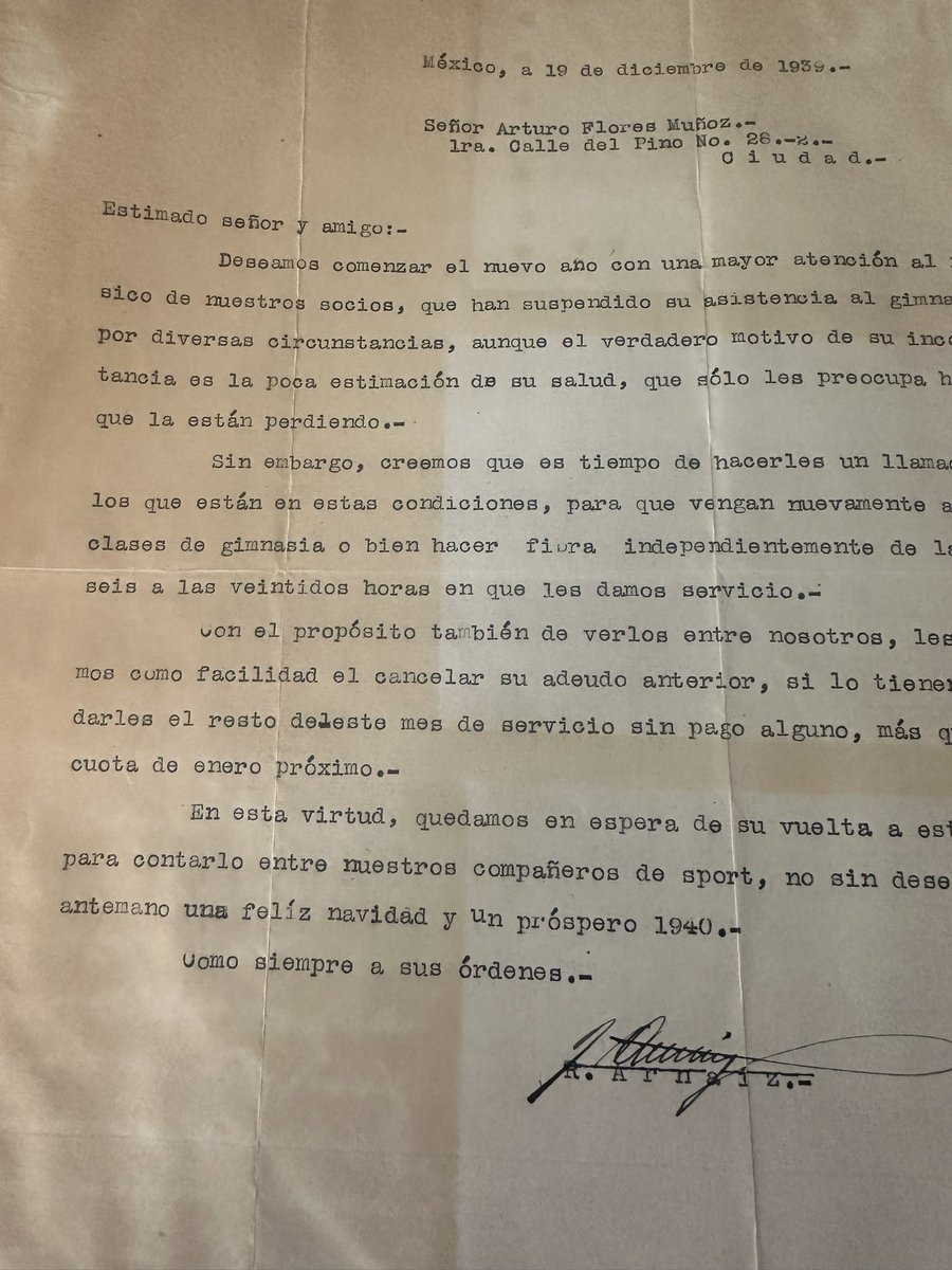 OscarBlancoCdmx's tweet photo. #EraOtroMexico Histórico llamado a hacer ejercicio en 1939 en el YMCA #CDMX 🇲🇽🕷 https://t.co/ninPSVuakS