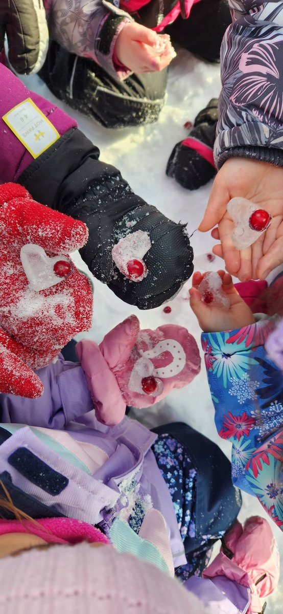 Highlight of the week! 🧊 
#kindergarten #icejewels #science