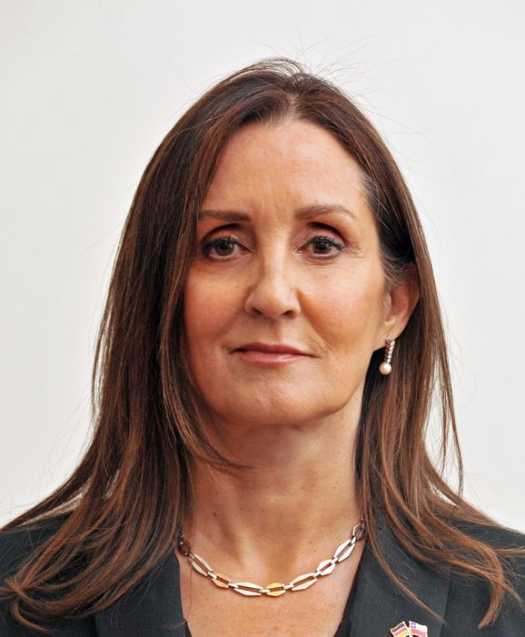 GradeGeorge's tweet photo. #enacional

El Ministro de Justicia Luis Cordero, está casado con la Embajadora de Chile en Alemania Magdalena Atria Barros 

Y la Embajadora es prima de Fernando Atria ... https://t.co/oAo1by70KZ