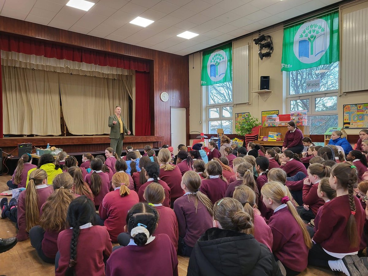 A pleasure to talk to St Joseph’s Girls NS in Green Schools Initiative. Thanks to Committee for inviting us. We explored how growing, eating our own food impacts our personal health, knock-on impacts for biodiversity @GreenSchoolsIre #greenschoolsireland #schooltalks #schooltours