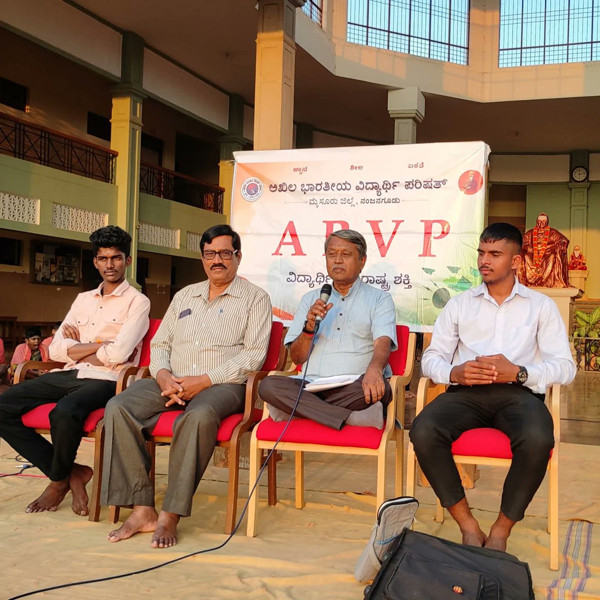 ABVPMysuru's tweet photo. ಅಖಿಲ ಭಾರತೀಯ ವಿದ್ಯಾರ್ಥಿ ಪರಿಷತ್ ನಂಜನಗೂಡು ಮೈಸೂರು ಜಿಲ್ಲೆ ವತಿಯಿಂದ ಸ್ವಾಮಿ ವಿವೇಕಾನಂದ ಜಯಂತಿಯ ಪ್ರಯುಕ್ತ JSS ಸುತ್ತೂರು ಸಂಸ್ಥಾನ ದಲ್ಲಿ ವಿಶೇಷ ಉಪನ್ಯಾಸ ಕಾರ್ಯಕ್ರಮವನ್ನು ಹಮ್ಮಿಕೊಳ್ಳಲಾಗಿತ್ತು..

#ABVPMYSURU https://t.co/bOA1vFjfd1