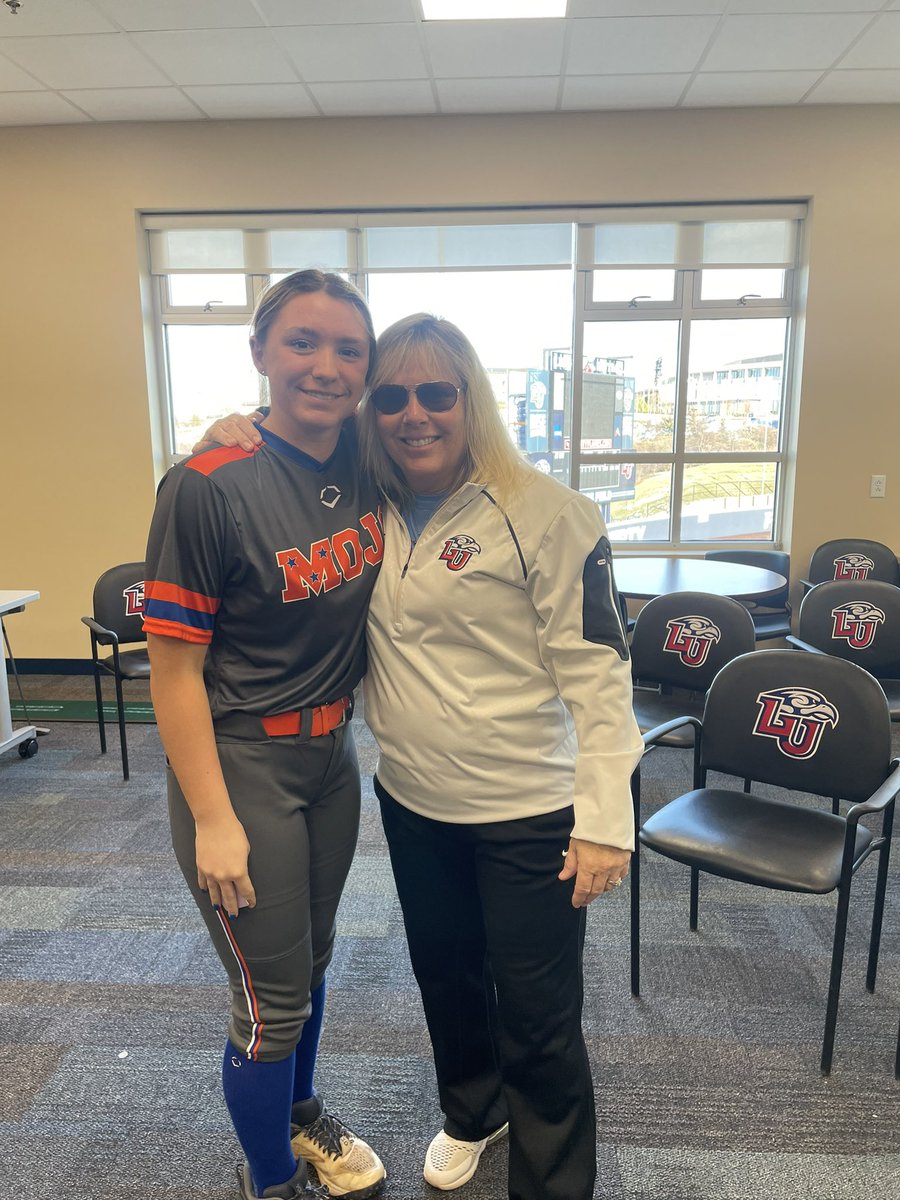 Emma Mayes tweet media