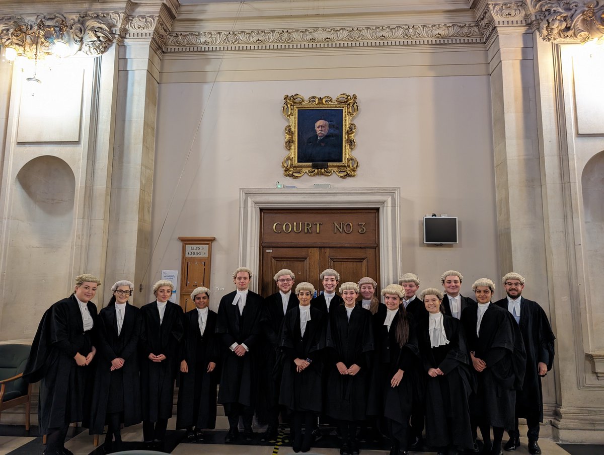 Congratulations to the Wales &amp; Chester Circuit Pupils who completed their pupillage advocacy course yesterday at Cardiff Crown Court. Da iawn! 
A huge thank you to the advocacy trainers, volunteer witnesses, circuit members and court staff who gave up their Saturday to help!